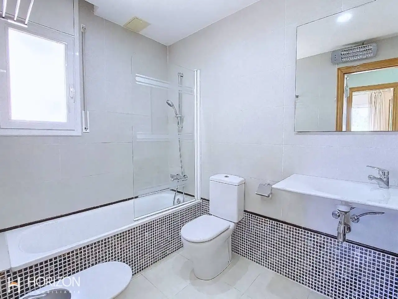 Baño de Casa adosada en venta en Calafell con Aire acondicionado, Calefacción y Jardín privado