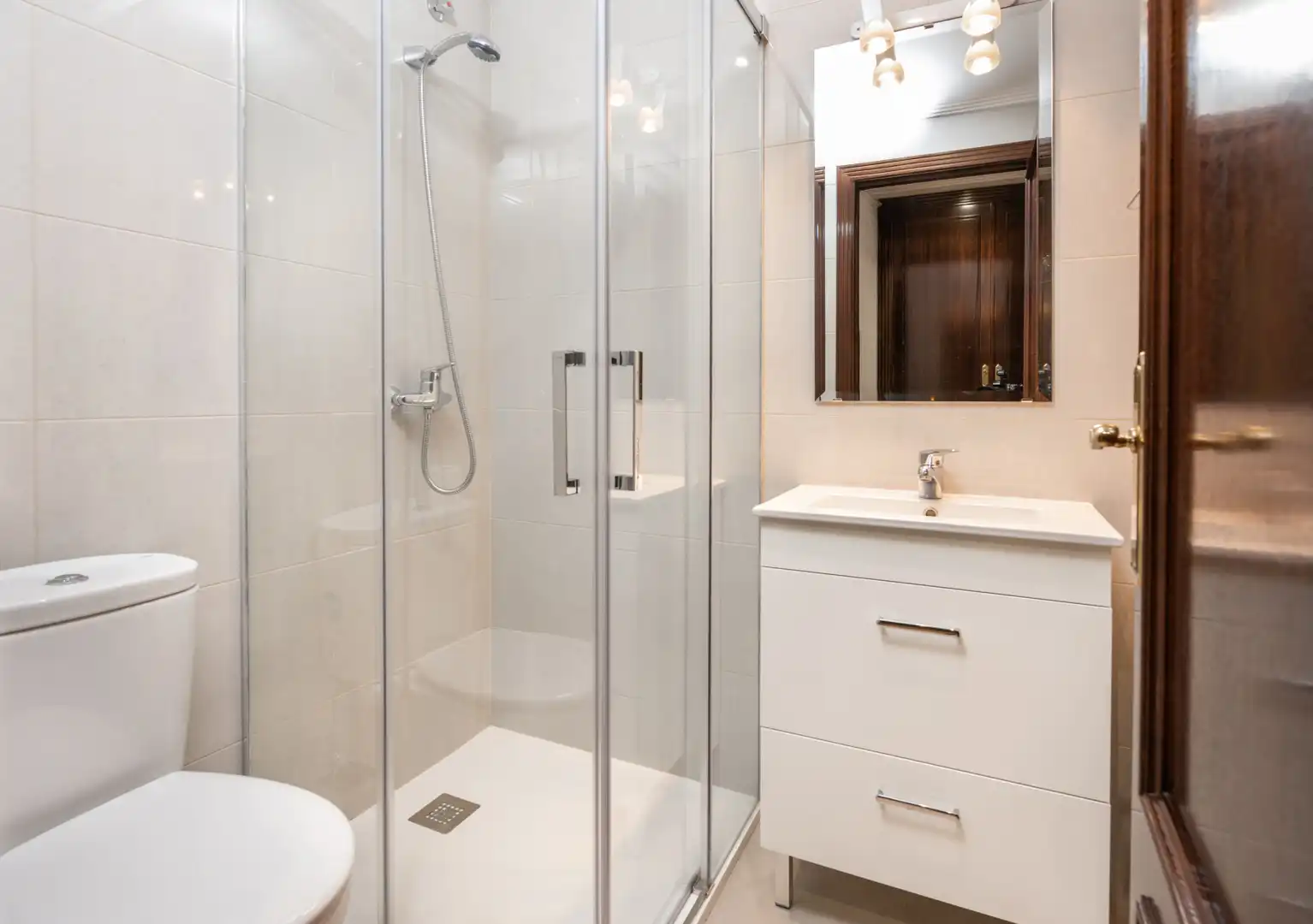 Bathroom of Flat for sale in Oviedo   with Heating and Parquet flooring