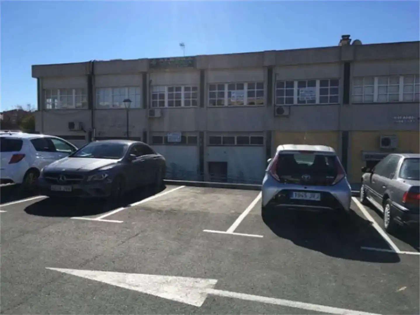 Parking of Commercial properties for rent in Tomares