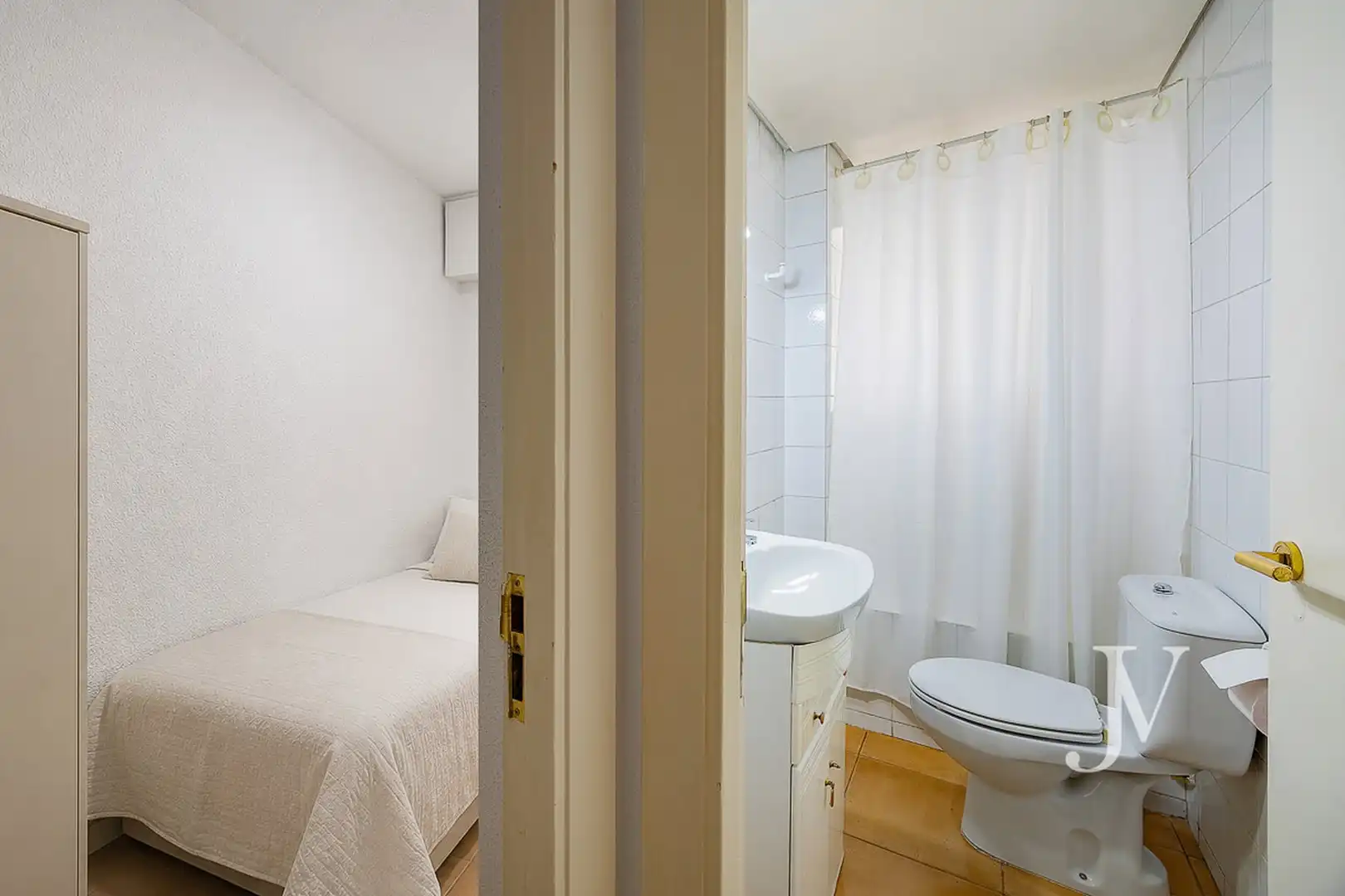 Habitación de Piso en venta en Madrid con Terraza, Trastero y Piscina comunitaria