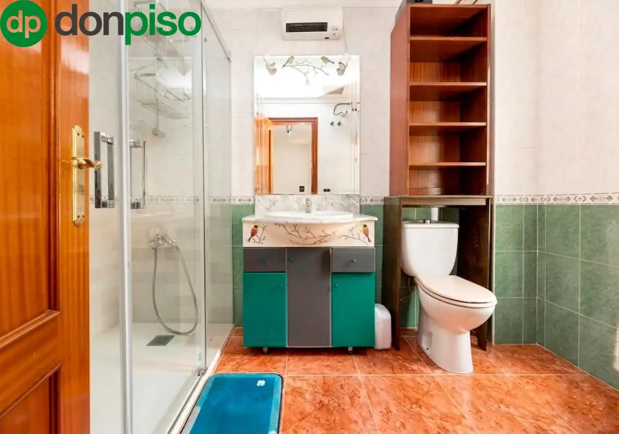 Baño de Casa adosada en venta en Cenes de la Vega con Calefacción y Terraza