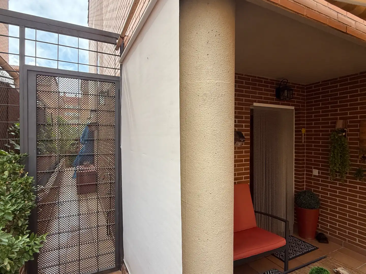 Balcony of Houses for sale in Alcalá de Henares  with Air Conditioner, Heating and Private garden
