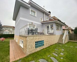 Exterior view of House or chalet for sale in Lardero  with Heating, Private garden and Parquet flooring