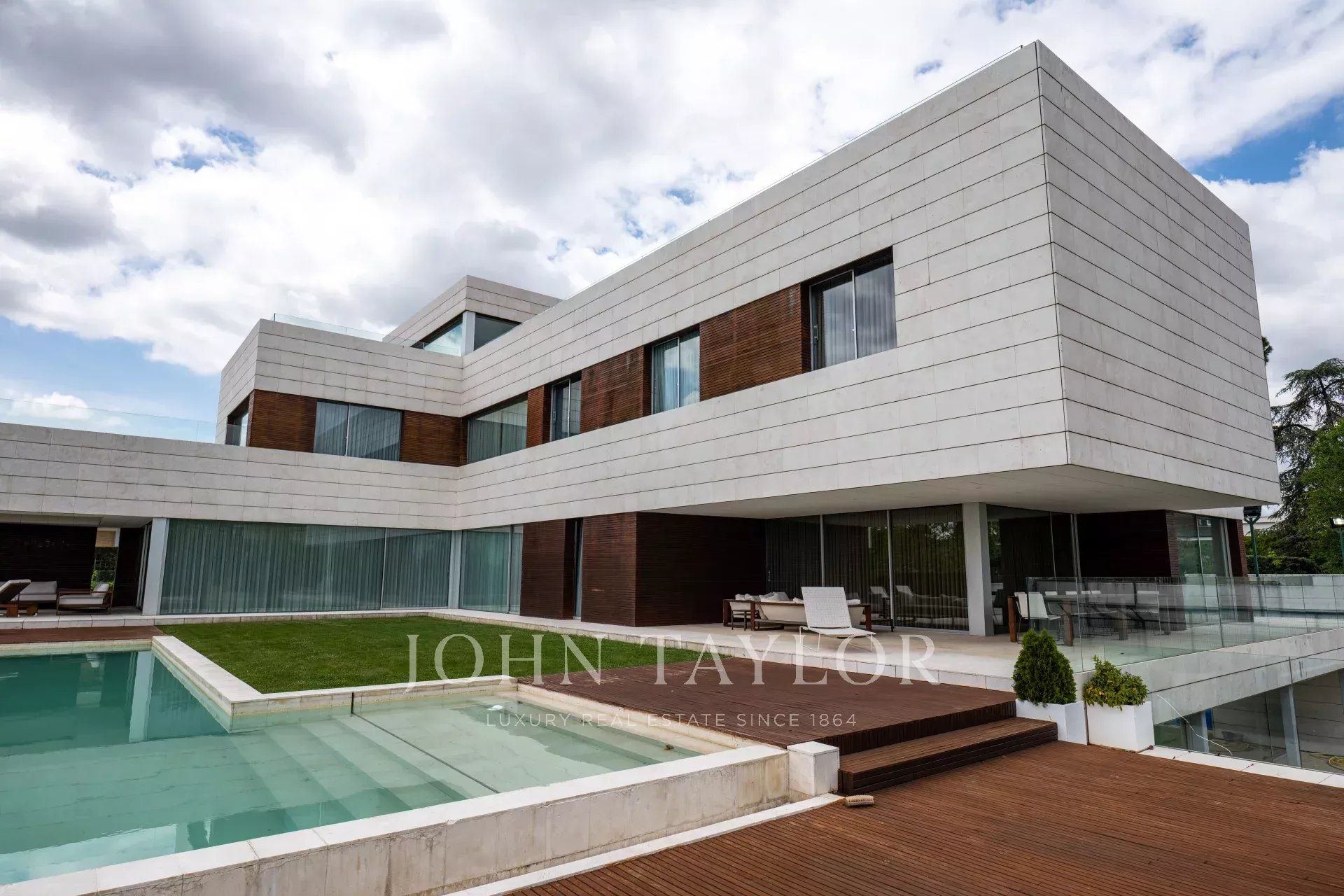 Vista exterior de Casa o chalet en venta en  Madrid Capital con Aire acondicionado, Piscina y Jacuzzi