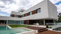 Exterior view of House or chalet for sale in  Madrid Capital  with Air Conditioner, Swimming Pool and Jacuzzi