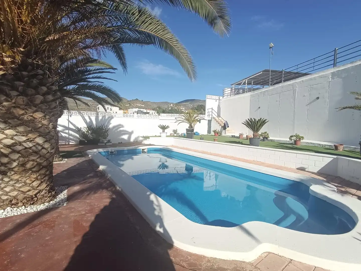 Schwimmbecken von Einfamilien-Reihenhaus zum Verkauf in Petrer mit Klimaanlage, Heizung und Gemeinschaftspool