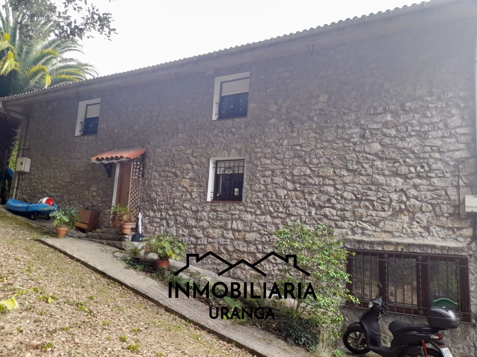 Vista exterior de Casa o xalet en venda en Castro-Urdiales amb Calefacció, Jardí privat i Terrassa
