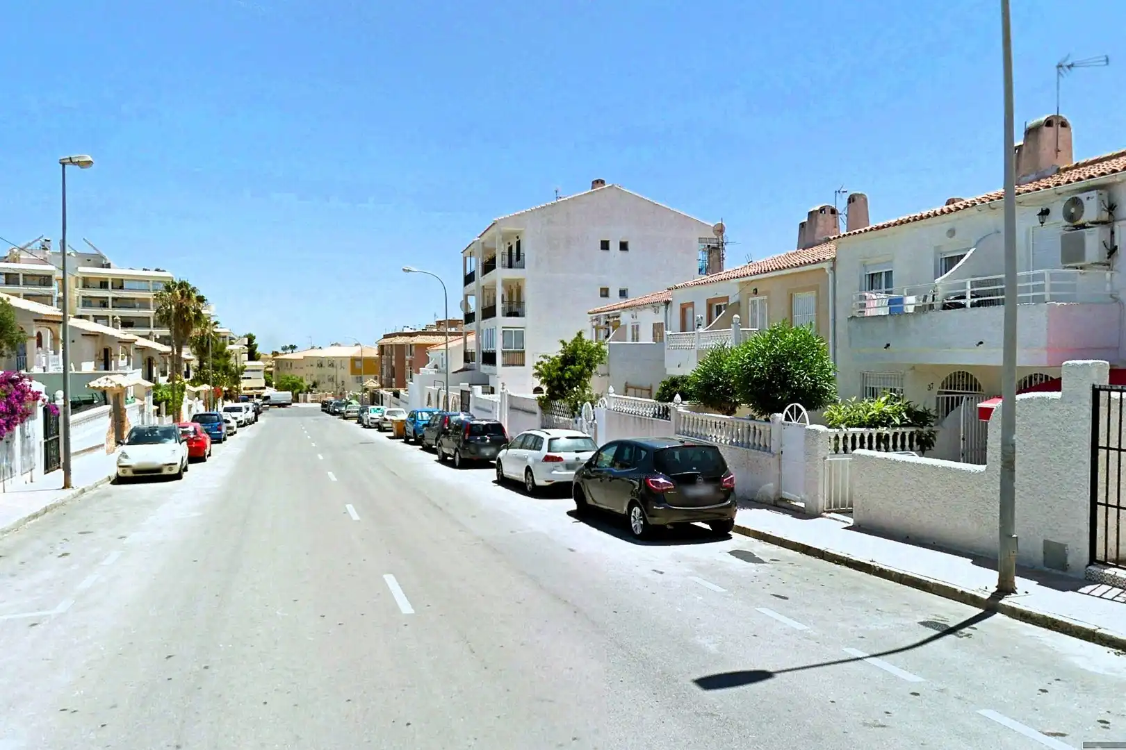 Vista exterior de Casa adosada en venda en Torrevieja amb Aire condicionat, Calefacció i Terrassa
