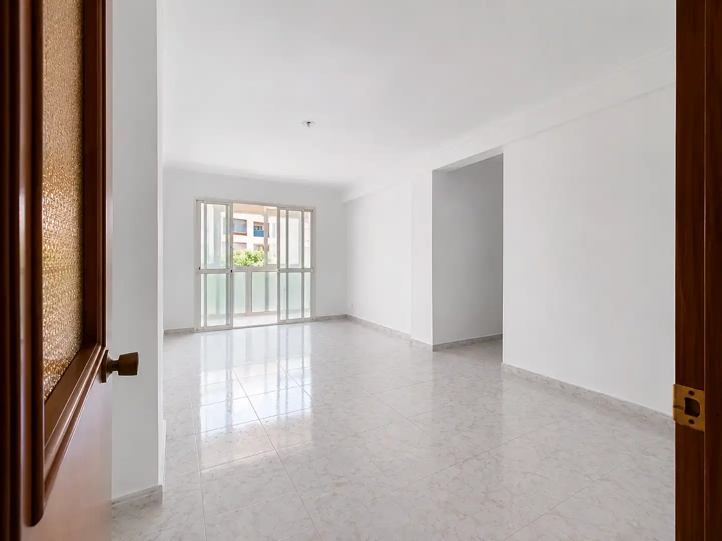 Wohnungen zum Verkauf in Estepona mit Terrasse und Balkon
