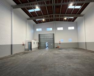 Industrial buildings to rent in Cambre 