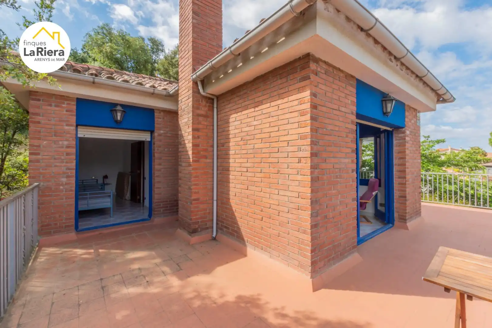 Vista exterior de Casa o xalet en venda en Arenys de Munt amb Calefacció, Jardí privat i Piscina