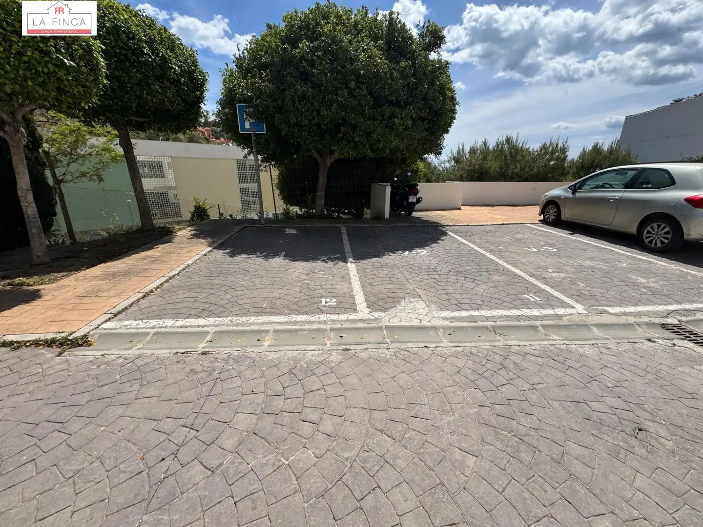 Aparcament de Pis en venda en Rincón de la Victoria amb Aire condicionat, Jardí privat i Terrassa
