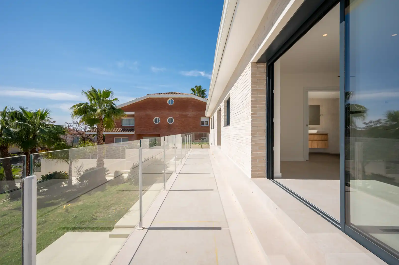 Vista exterior de Casa o xalet en venda en Sant Just Desvern amb Aire condicionat, Calefacció i Jardí privat