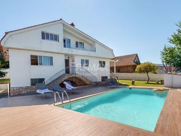 House with balcony for sale in Carretera do Lameiro