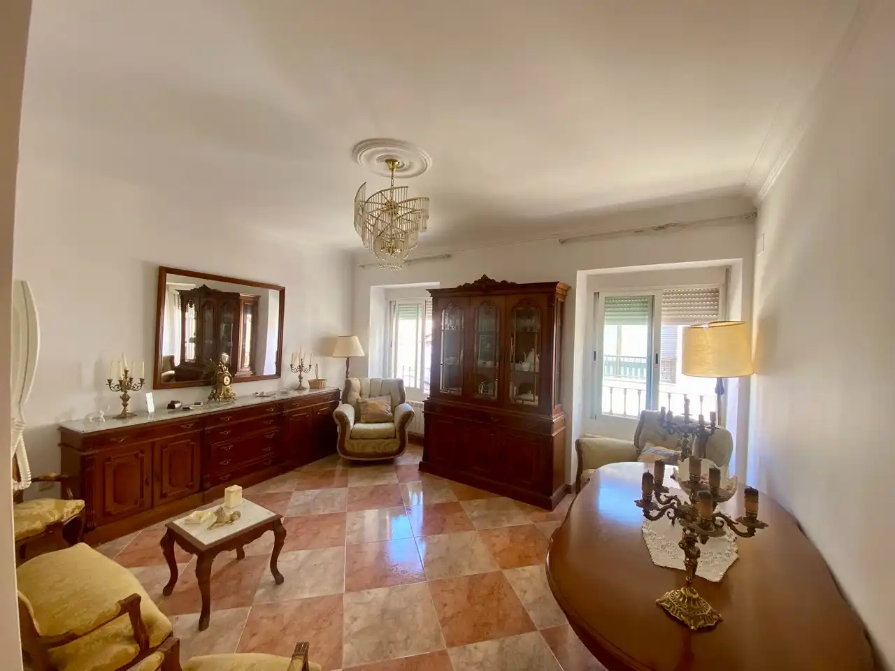 Sala d'estar de Casa adosada en venda en Calzada de Calatrava amb Aire condicionat, Terrassa i Moblat