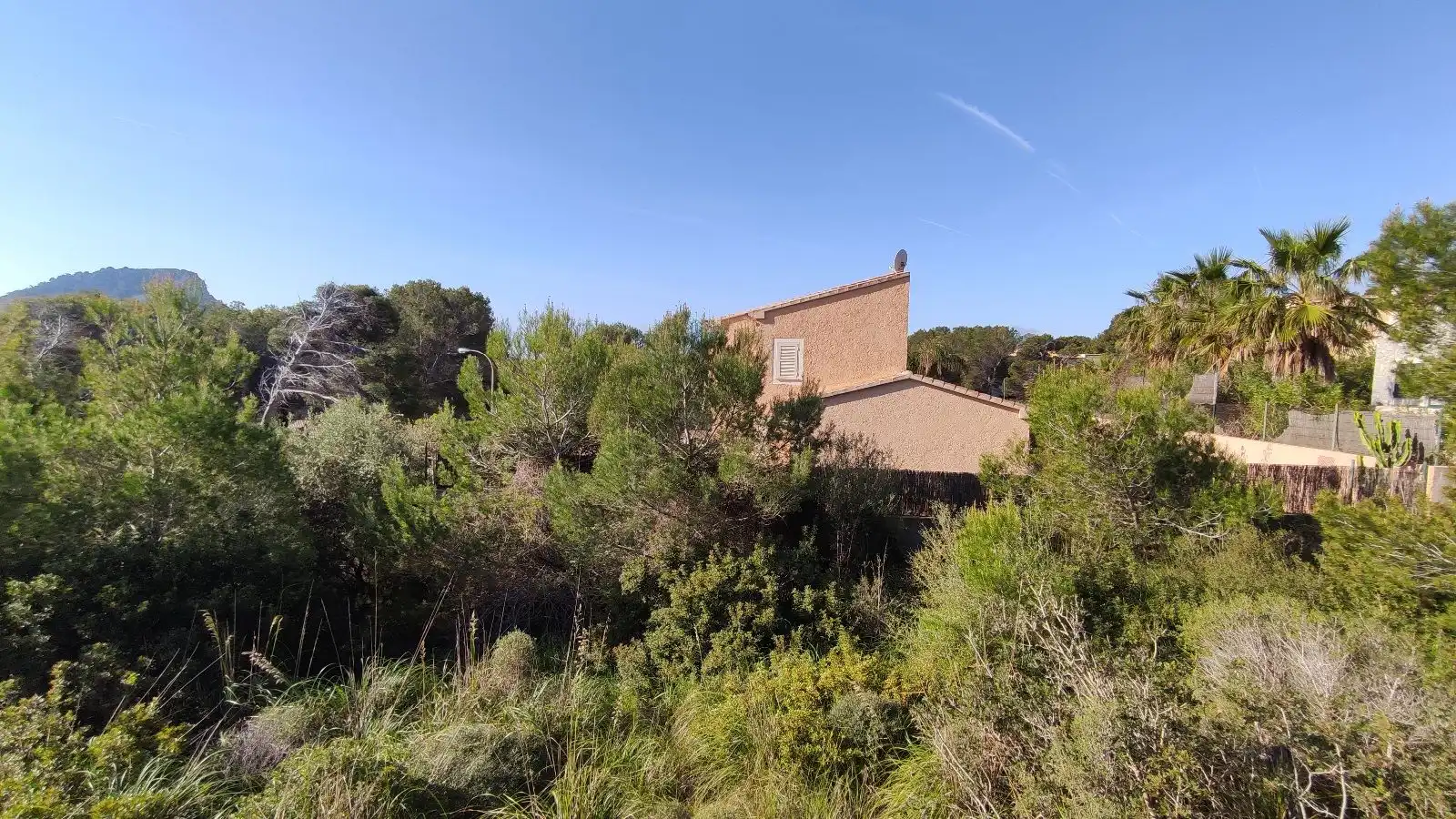 Land for sale in Cala Mesquida