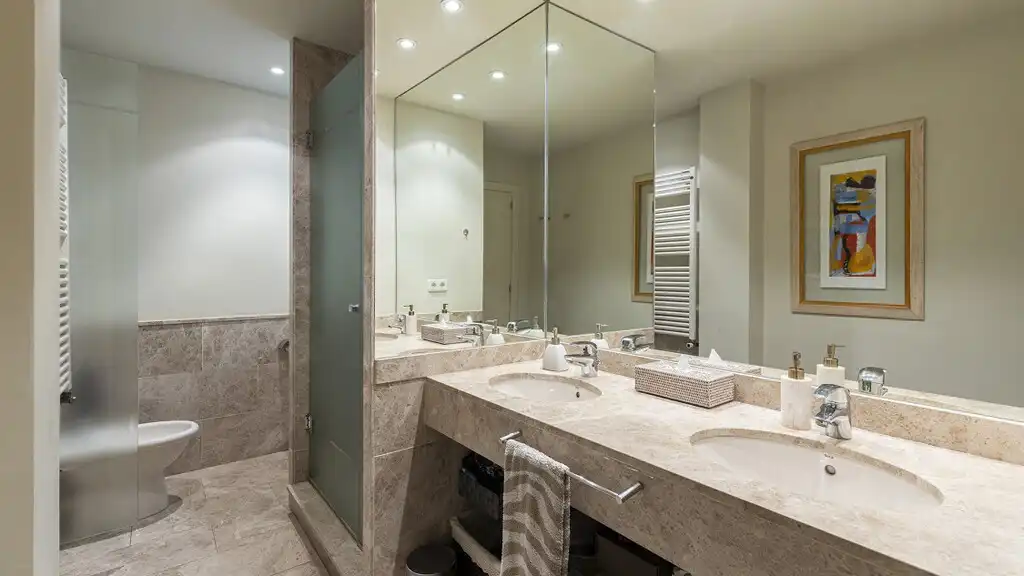 Baño de Apartamento en venta en Barcelona con Aire acondicionado, Parquet y Terraza