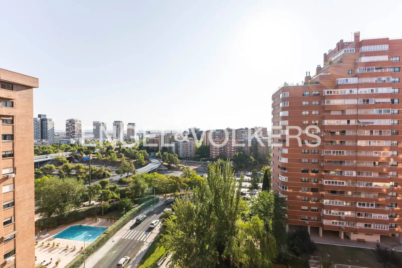 Vista exterior de Piso de alquiler en Madrid con Aire acondicionado, Calefacción y Jardín privado