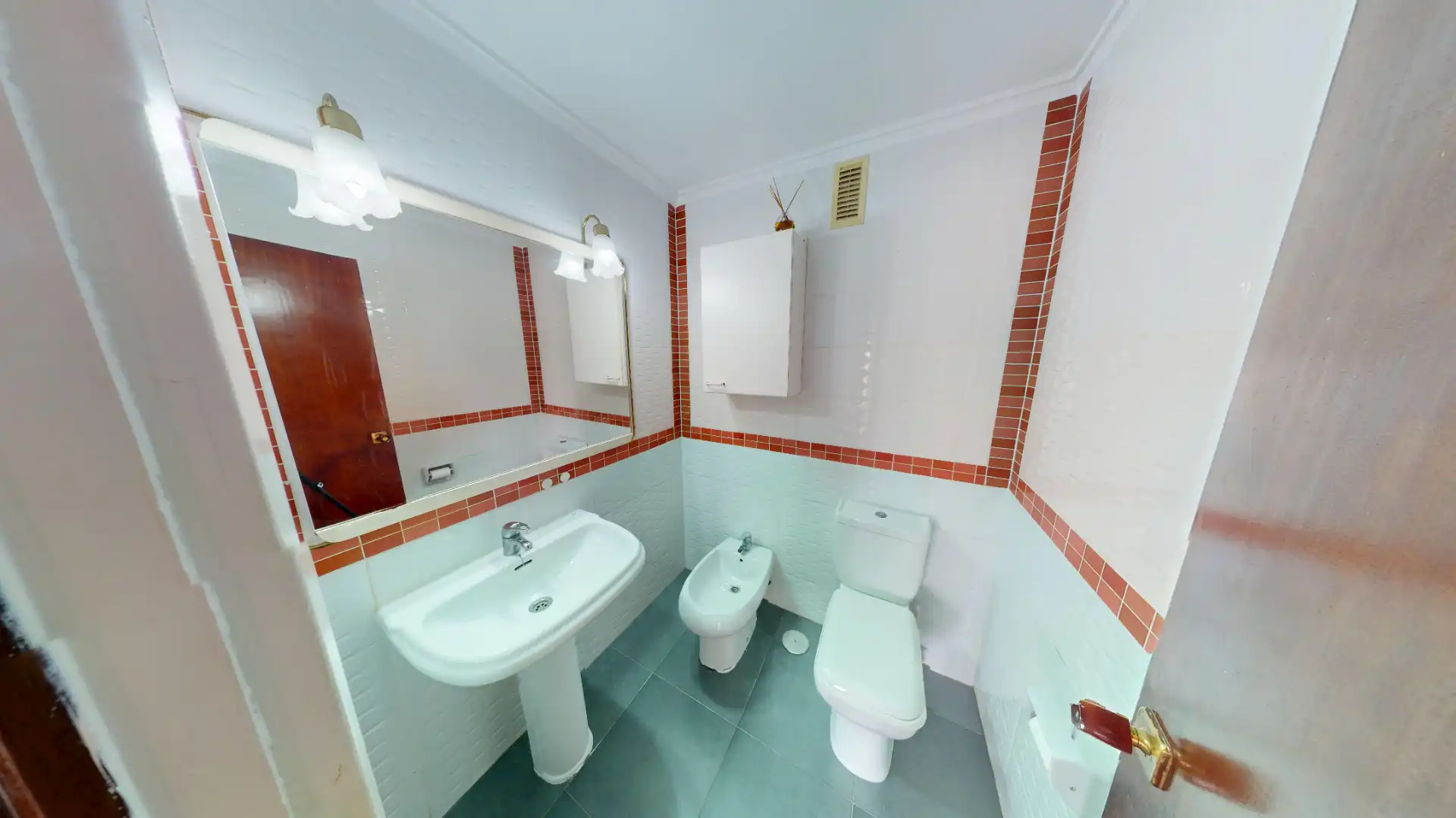 Badezimmer von Wohnung zum Verkauf in Alicante / Alacant mit Parkett, Terrasse und Möbliert