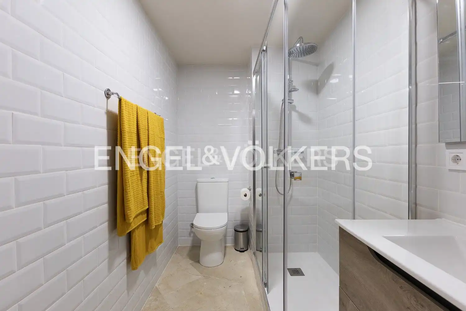 Bany de Apartament de lloguer en Valencia amb Aire condicionat, Calefacció i Moblat