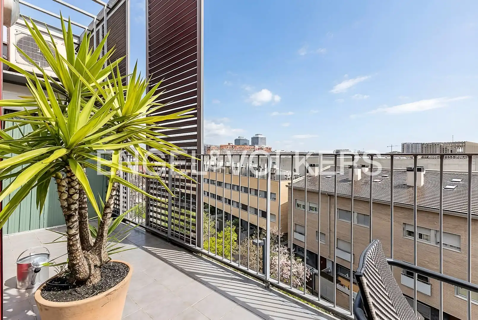 Terrasse von Wohnung zum Verkauf in L'Hospitalet de Llobregat mit Klimaanlage, Heizung und Abstellraum