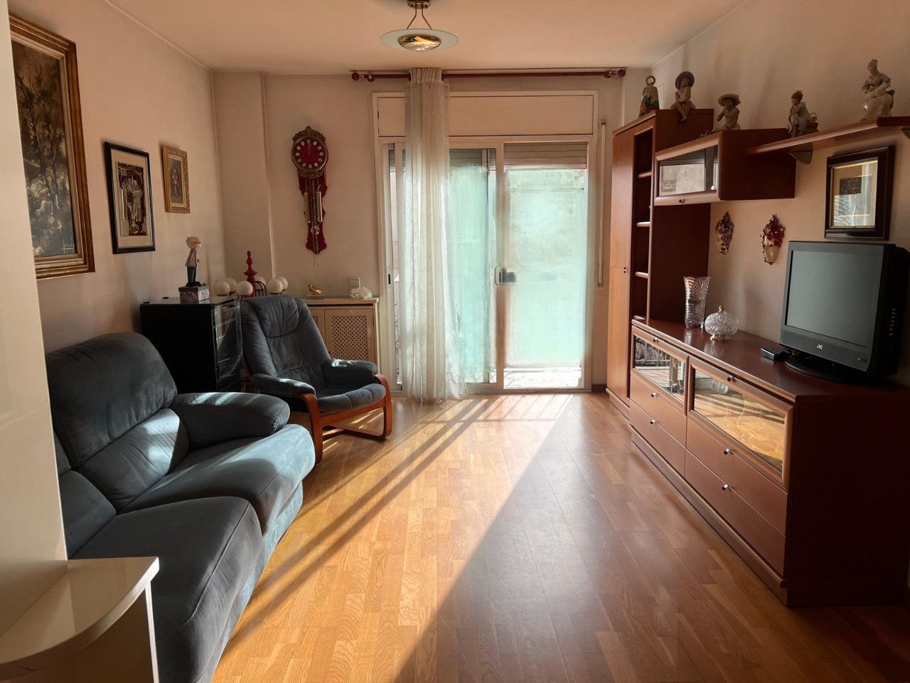 Living room of Flat for sale in Mollet del Vallès  with Air Conditioner, Heating and Oven