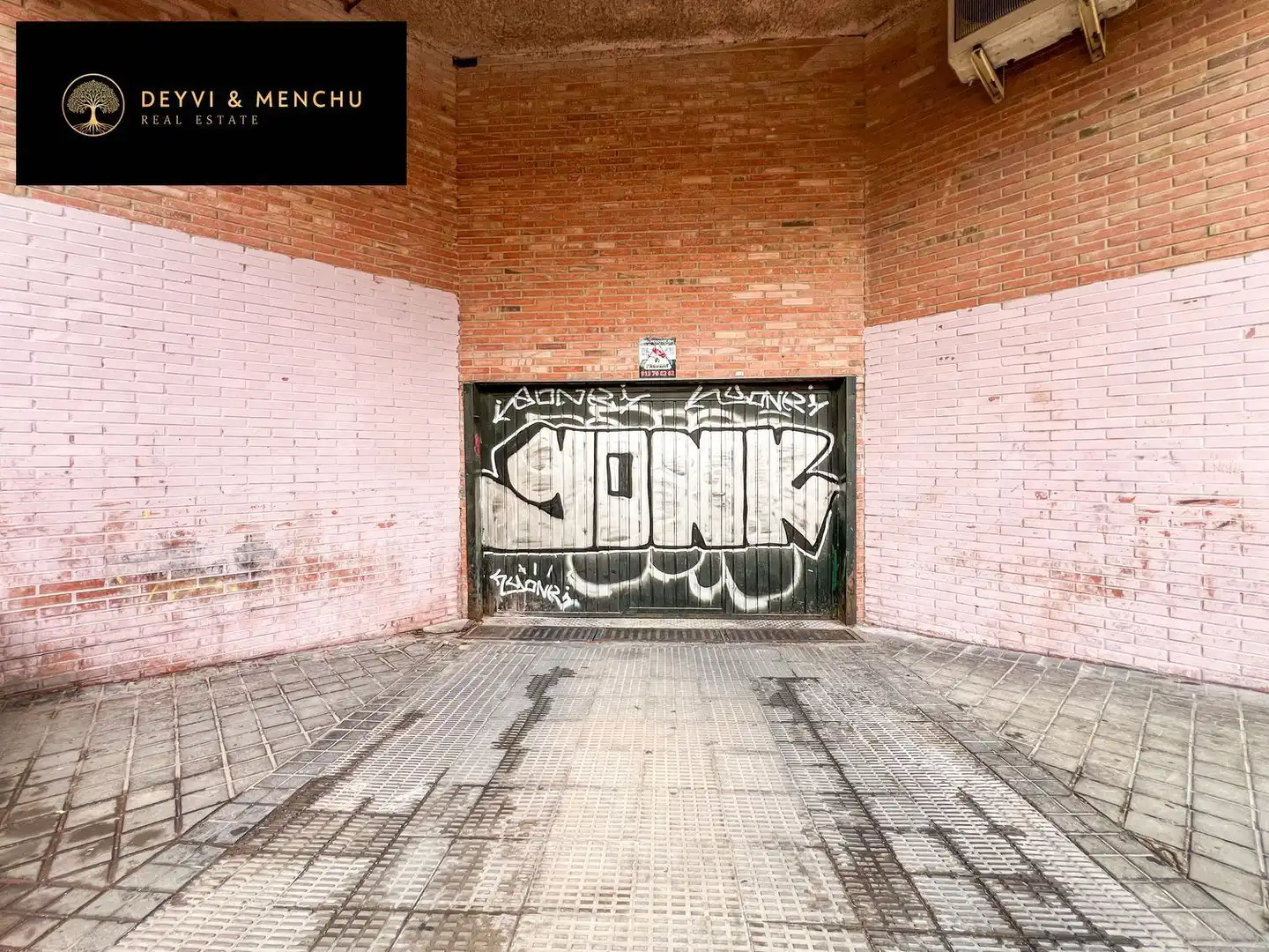Garage for sale in Madrid