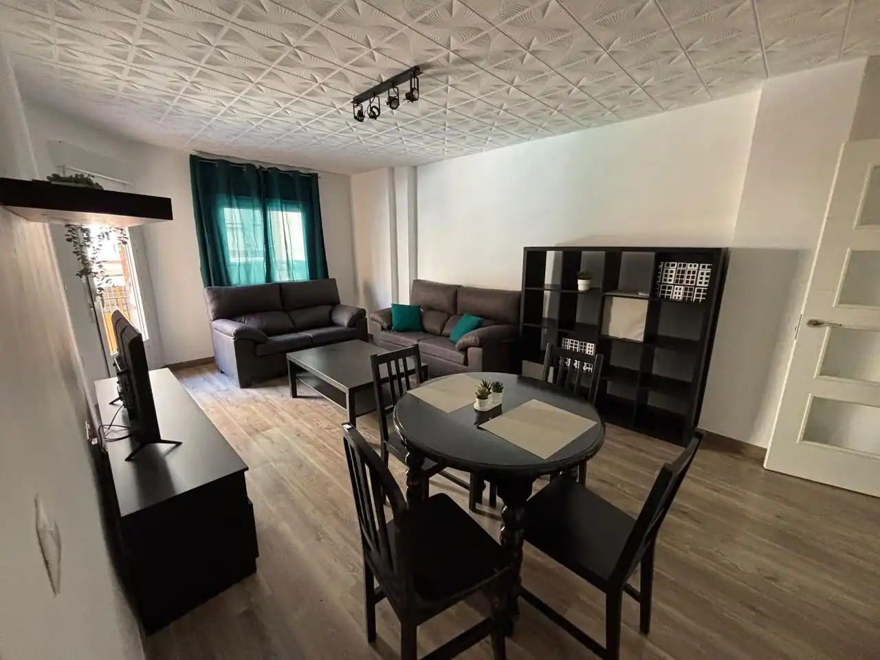 Sala d'estar de Pis en venda en Granada amb Calefacció i Moblat
