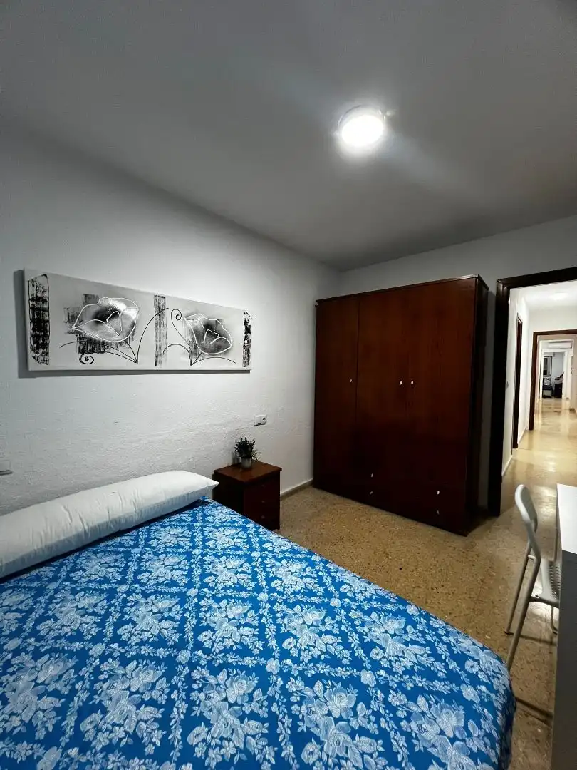 Bedroom of Flat for share in Rascanya