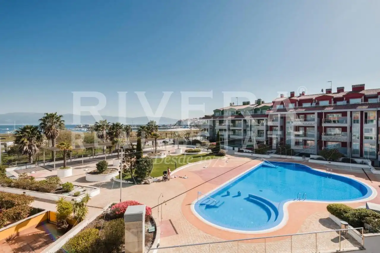 Piscina de Pis en venda en Sanxenxo amb Calefacció, Terrassa i Traster
