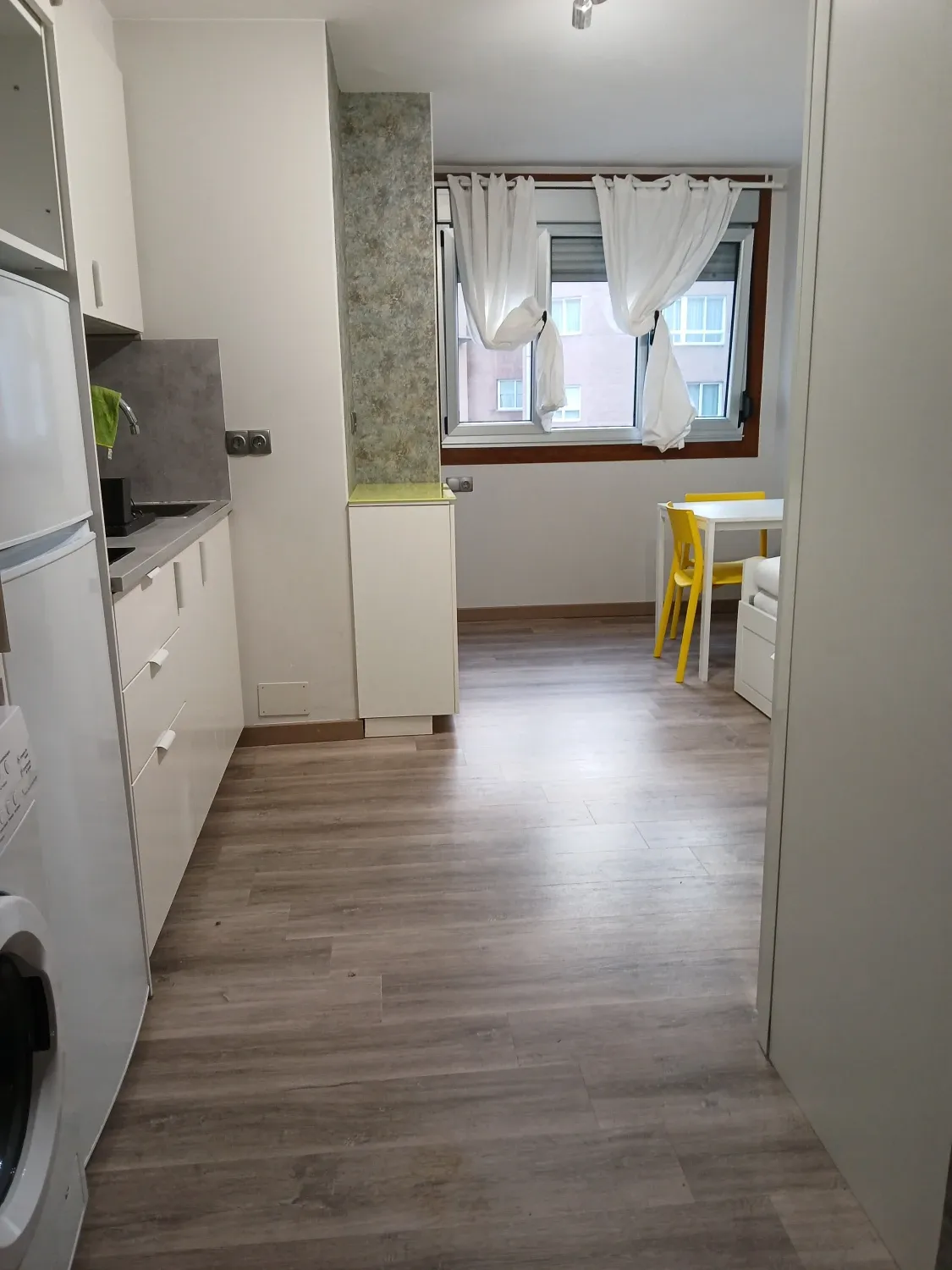 Schlafzimmer von Wohnung zur Miete in A Coruña Capital  mit Möbliert, Waschmaschine und Mikrowelle