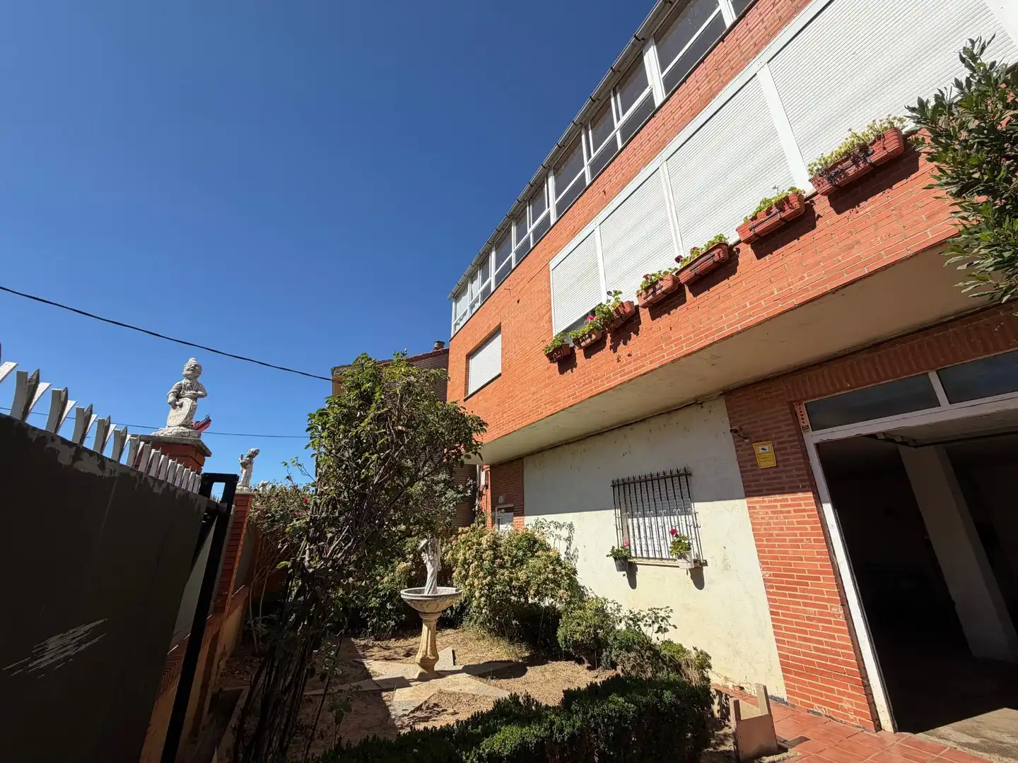 Vista exterior de Casa o chalet en venta en Villaturiel