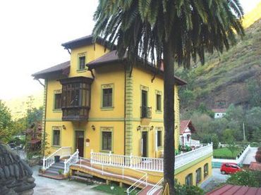 Casa amb jardí en venda a Lugar Bustiello 24