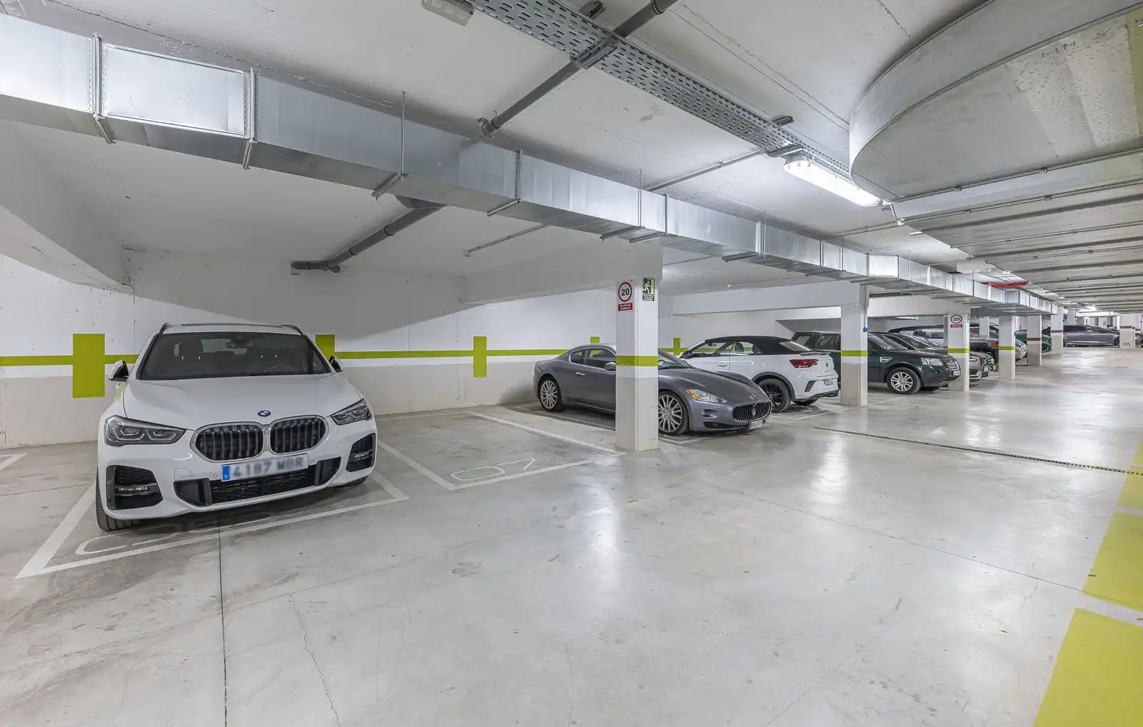 Parking de Dúplex en venta en Benahavís con Aire acondicionado, Terraza y Trastero