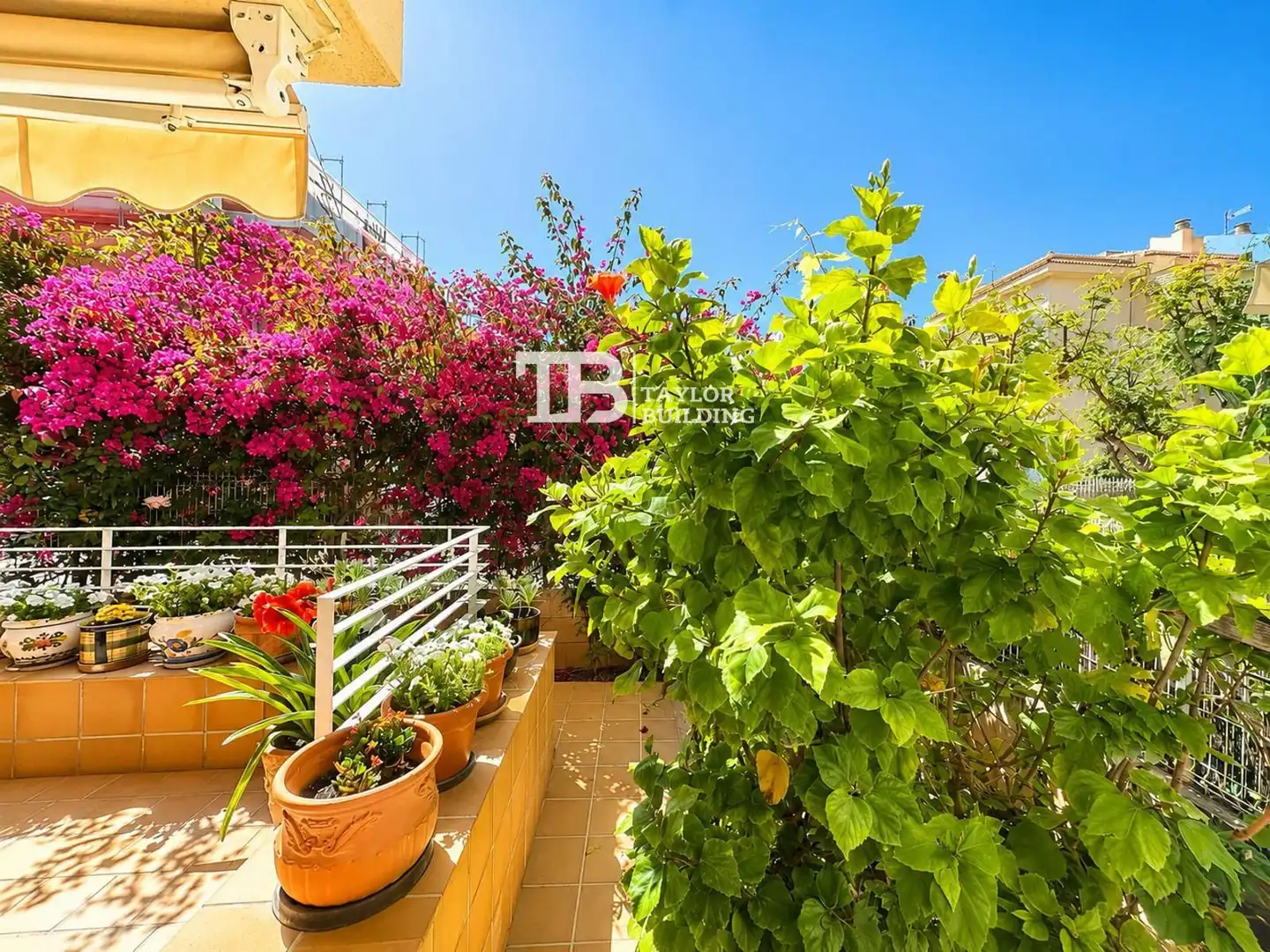 Außenansicht von Wohnung zum Verkauf in Calvià mit Klimaanlage, Heizung und Privatgarten