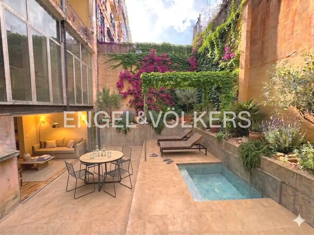 Piso con jardín en venta en Eixample