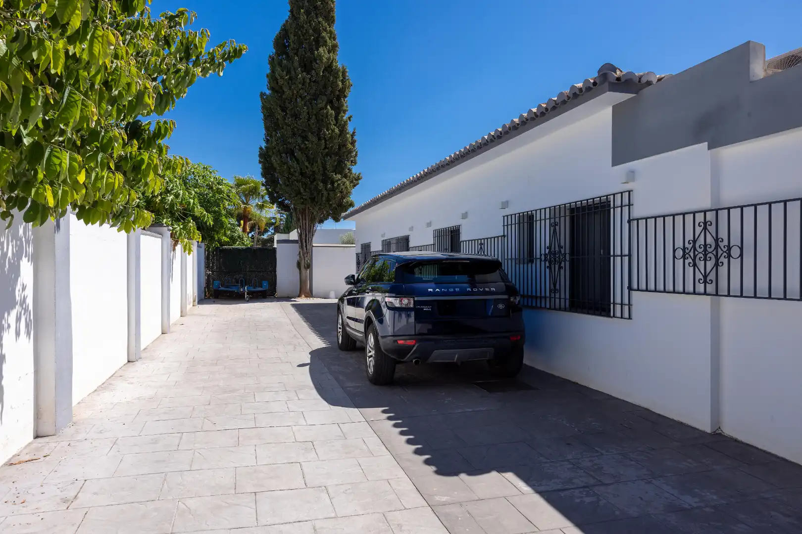 Vista exterior de Casa o chalet en venta en Marbella con Aire acondicionado, Calefacción y Jardín privado