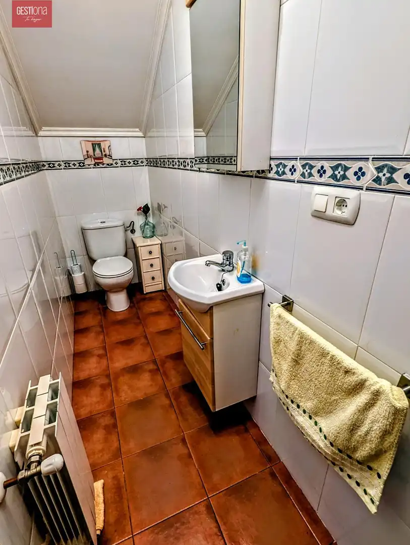 Baño de Casa adosada en venta en Arnuero con Calefacción, Jardín privado y Terraza