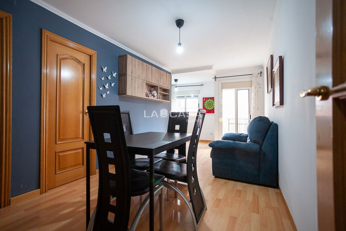 Sala d'estar de Pis en venda en L'Hospitalet de Llobregat amb Balcó