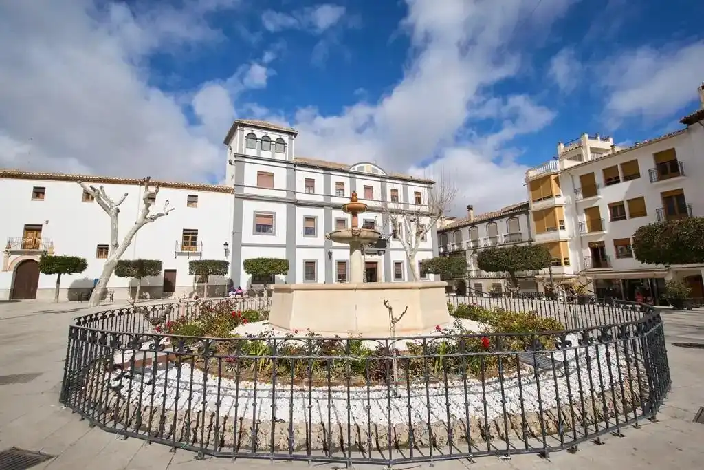 Vista exterior de Pis en venda en Baza amb Calefacció i Balcó