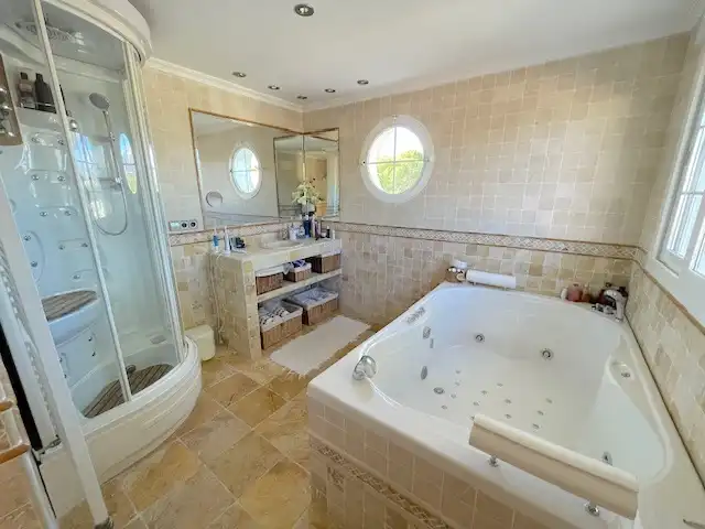 Bathroom of Houses for sale in L'Alfàs del Pi  with Air Conditioner, Heating and Private garden