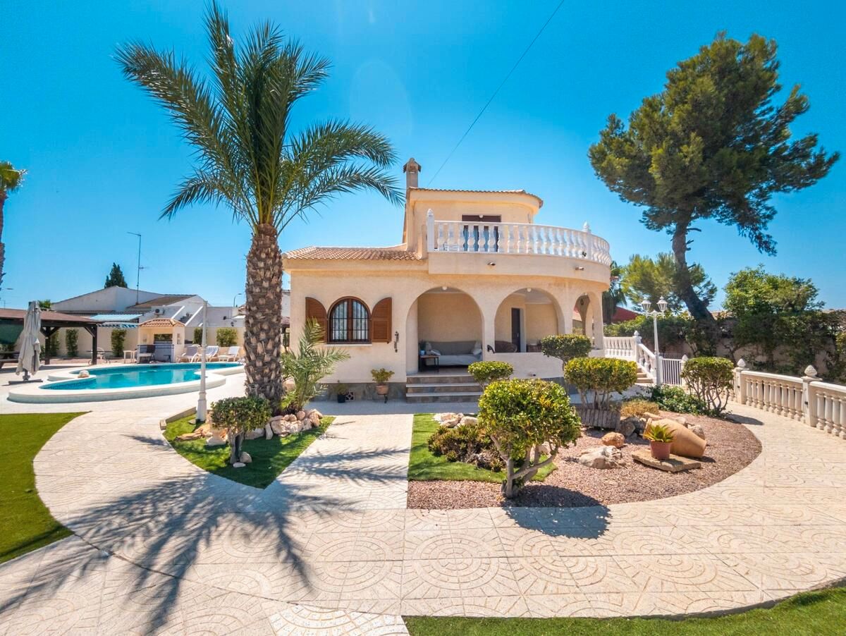 Exterior view of House or chalet for sale in Torrevieja  with Air Conditioner, Private garden and Terrace