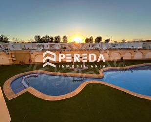 Piscina de Apartament en venda en Roquetas de Mar amb Aire condicionat, Jardí privat i Terrassa