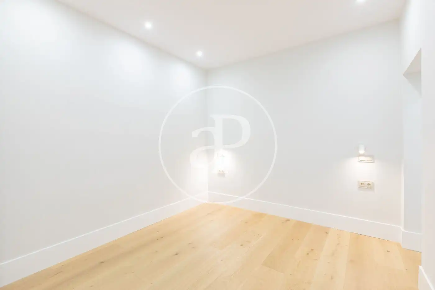 Flat for sale in Madrid  with Air Conditioner and Heating