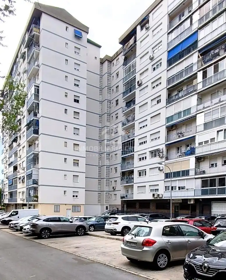 Vista exterior de Planta baja en venta en Madrid con Aire acondicionado y Amueblado