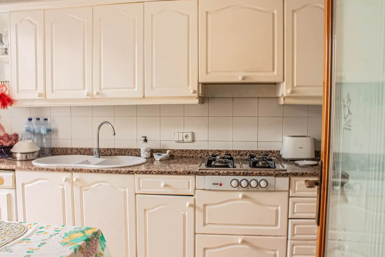 Küche von Einfamilien-Reihenhaus zum Verkauf in Calvià mit Klimaanlage, Heizung und Terrasse