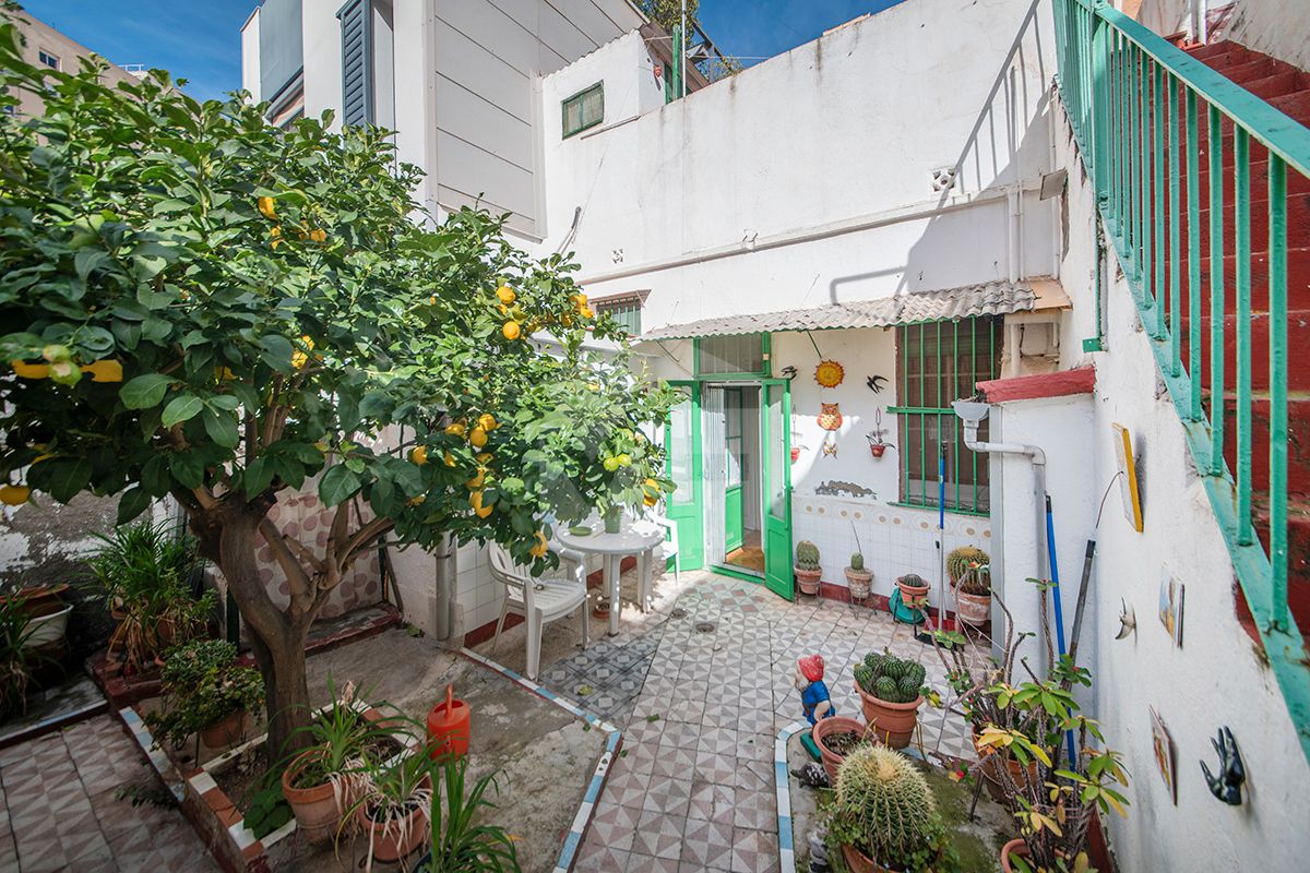 Jardín de Casa o chalet en venta en  Barcelona Capital con Calefacción y Terraza