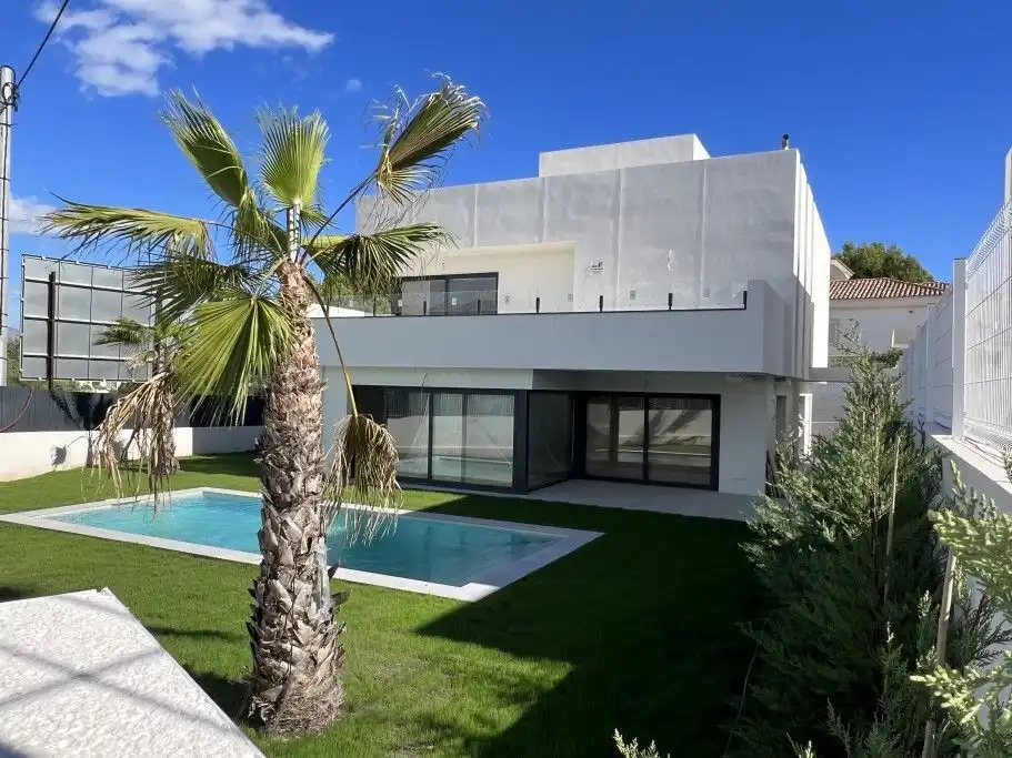 Vista exterior de Casa o chalet en venta en L'Alfàs del Pi con Aire acondicionado, Calefacción y Jardín privado