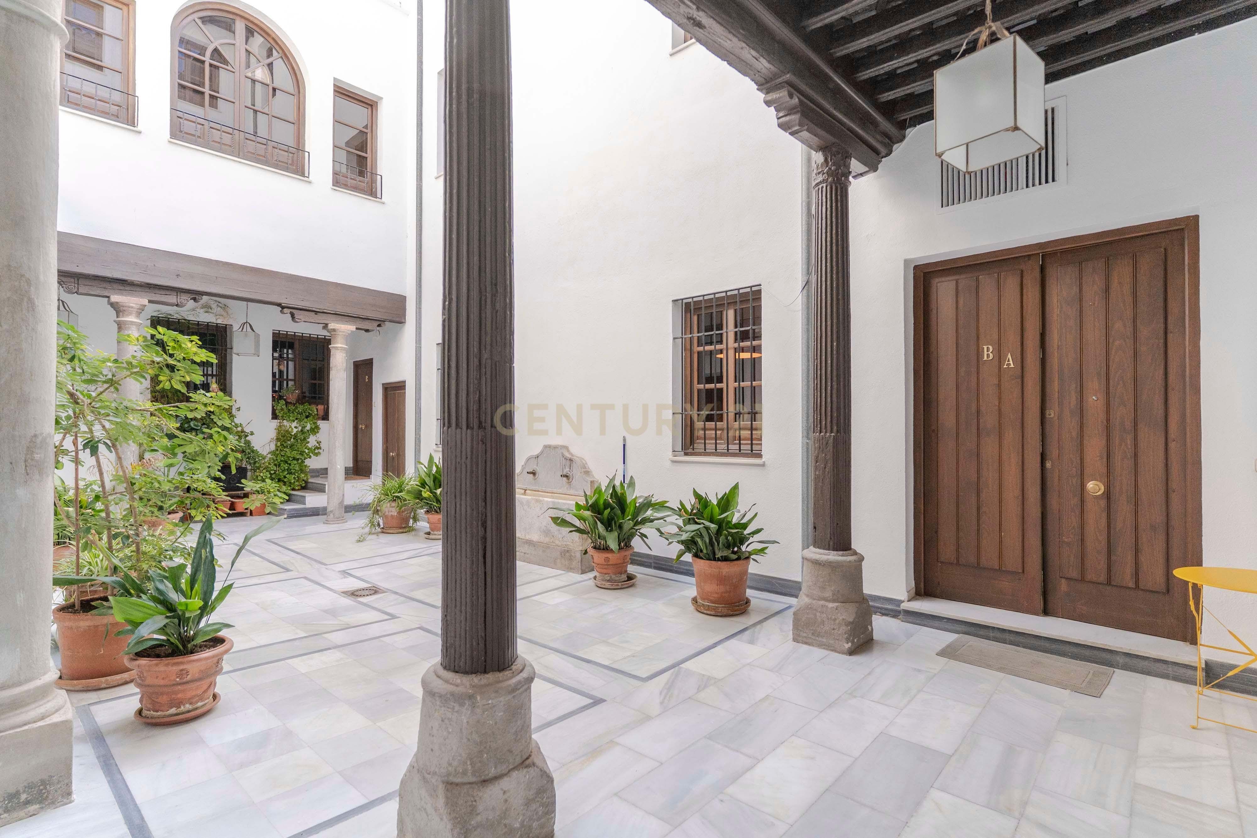 Flat for sale in  Granada Capital  with Air Conditioner