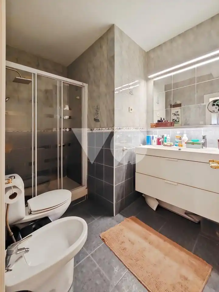 Bathroom of Ground floor for sale in Madrid  with Air Conditioner, Heating and Furnished